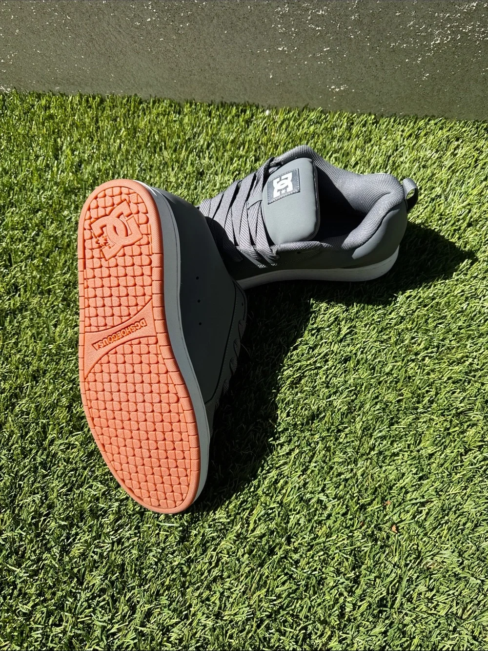 New mens DC Low-Top Skate Sneakers in Grey